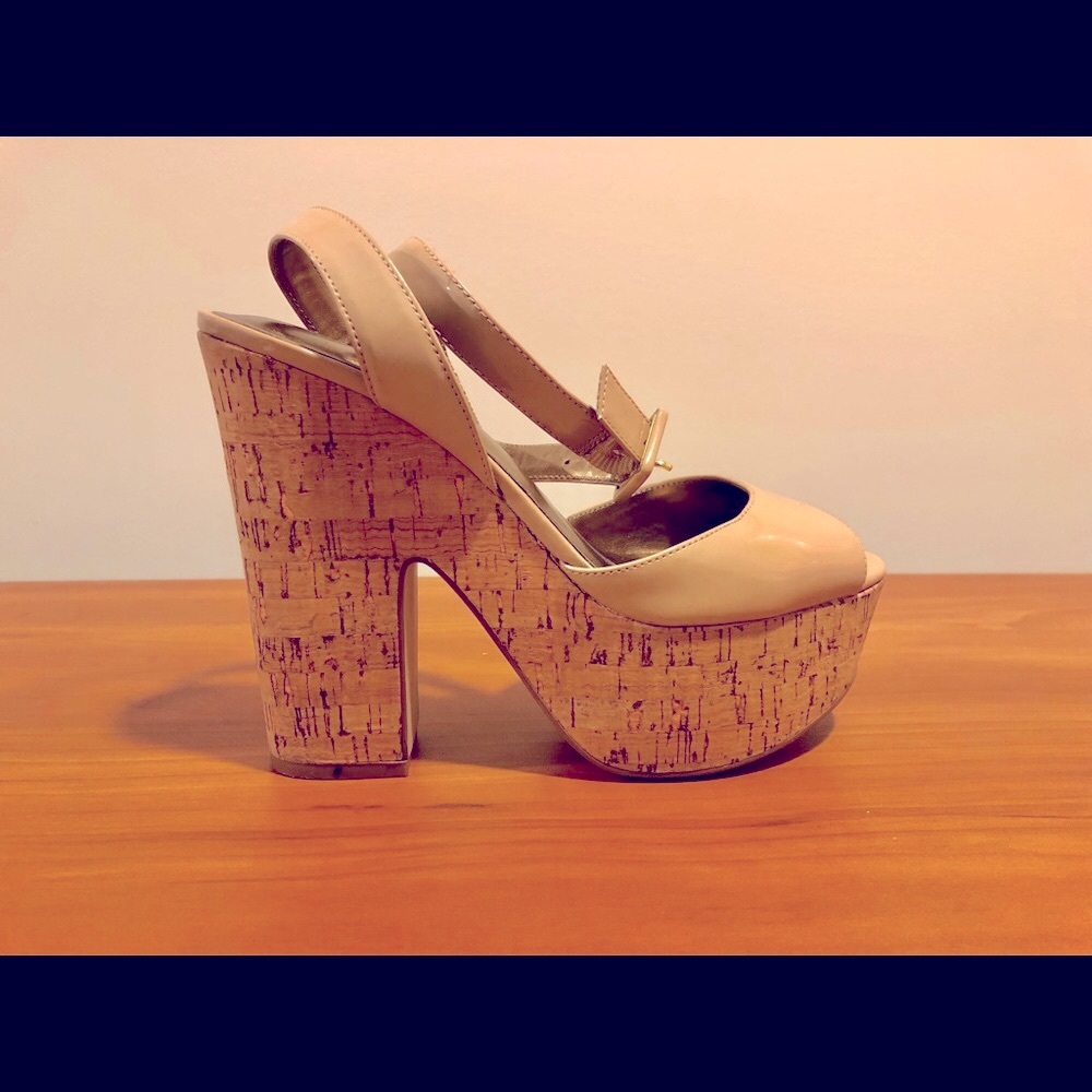 Guess beige platforms (cork).